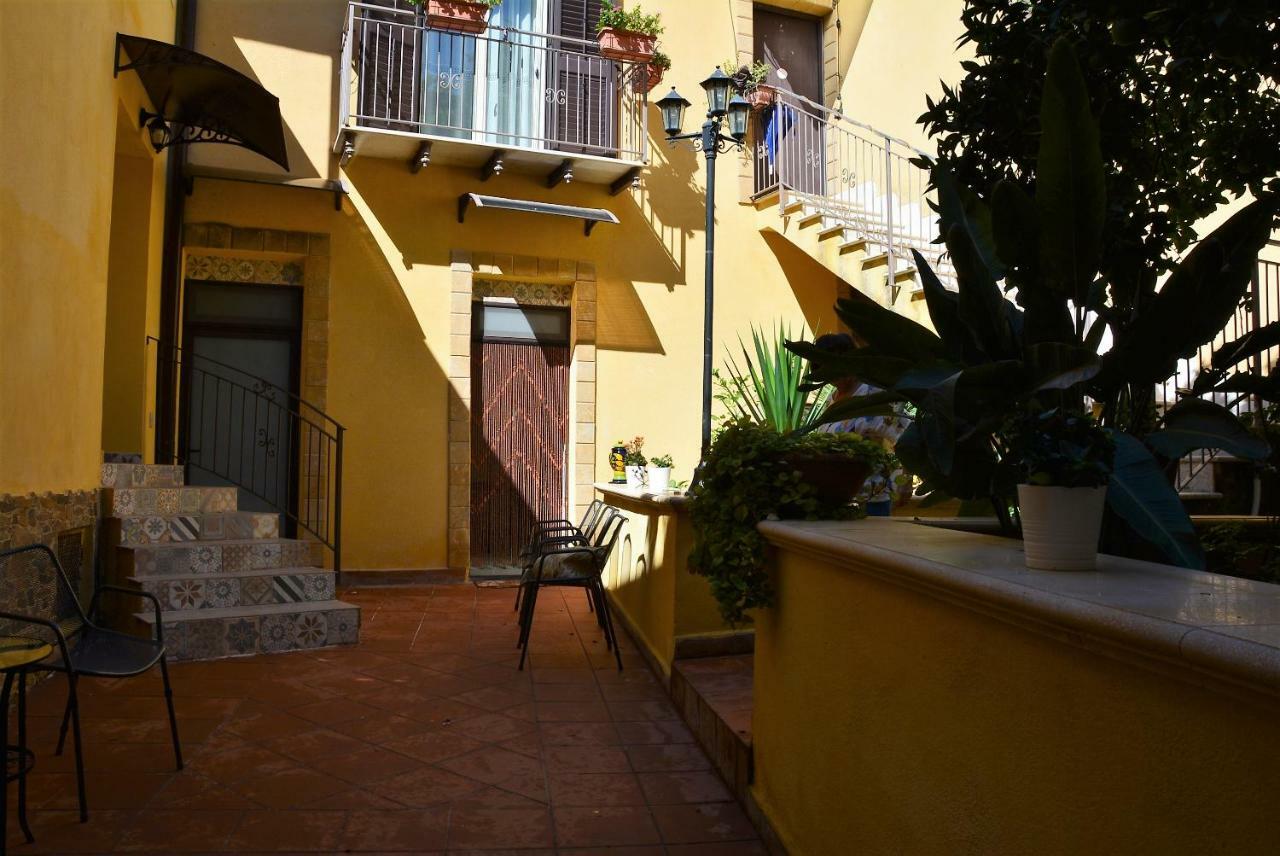 B&B Il Melograno Antico Con Terrazza E Giardino Agrigento Exterior foto