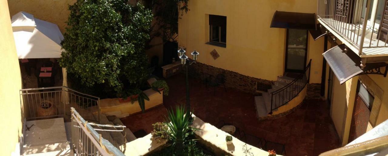 B&B Il Melograno Antico Con Terrazza E Giardino Agrigento Exterior foto
